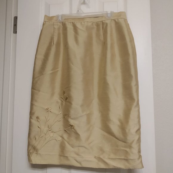 Shiny Gold Embroidered Skirt - Picture 1 of 5